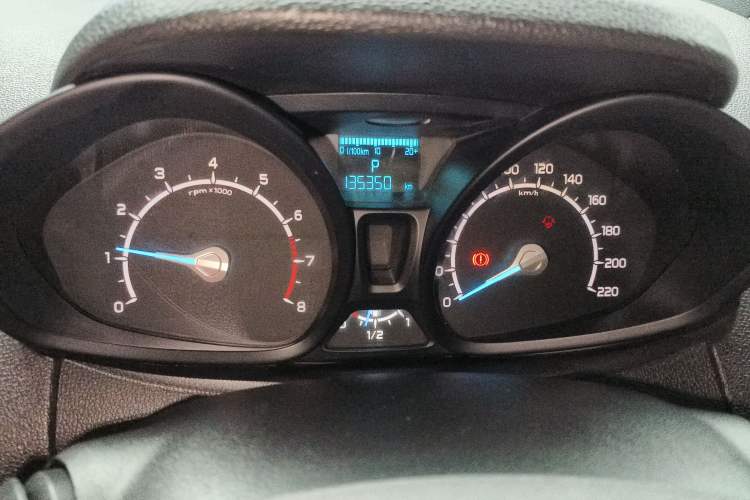 Used Ford EcoSport 2013 1.5L Automatic Fashion Model Odometer Close Up