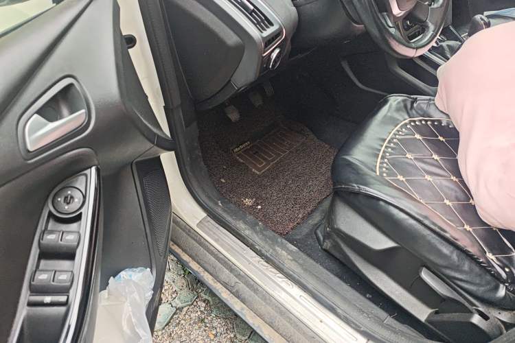 Used Ford Focus 2012 Sedan 1.6L Manual Fashion Edition
