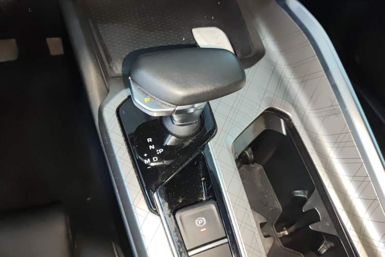 Used Geely Auto Preface 2023 2.0TD Luxury Version Gear Lever