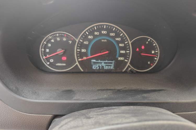 Used Wuling Rongguang V 2016 1.2L Standard Version Odometer Close Up