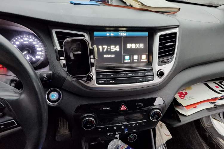 Used Hyundai Tucson 2015 1.6T Dual-Clutch Two-Wheel-Drive Smart Model Audio And AC Panel