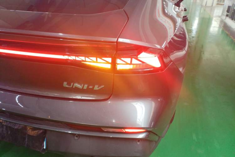 Used Changan UNI-V 2024 1.5T Prestige Edition