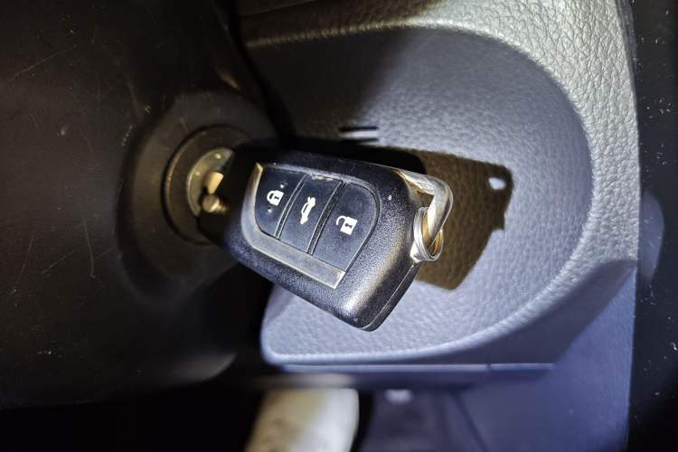 Used Toyota Corolla 2017 Revised Version 1.2T S-CVT GL Vehicle Key