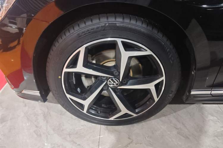 Used Volkswagen Magotan 2023 2 Million Units Limited Edition 330TSI DSG Leading Version
