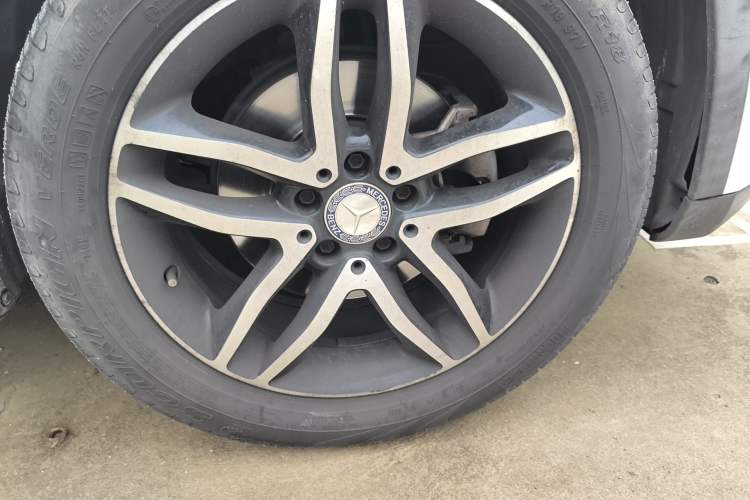 Used Mercedes-Benz GLA 2016 GLA 220 4MATIC Fashion Edition Right Front Wheel Hub