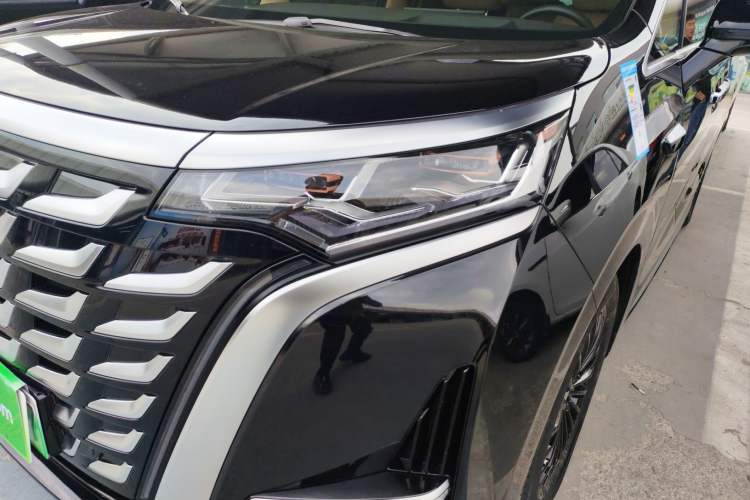 Used Denza D9 2025 DM-i Intelligent Drive 1020 Four-Wheel Drive Flagship Model Left Front Headlight