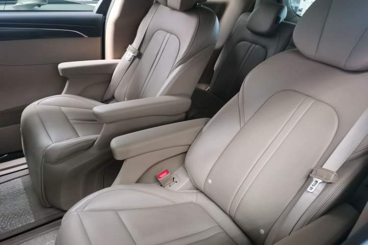 Used Buick GL8 2021 ES Landtrek 653T Luxury Model
