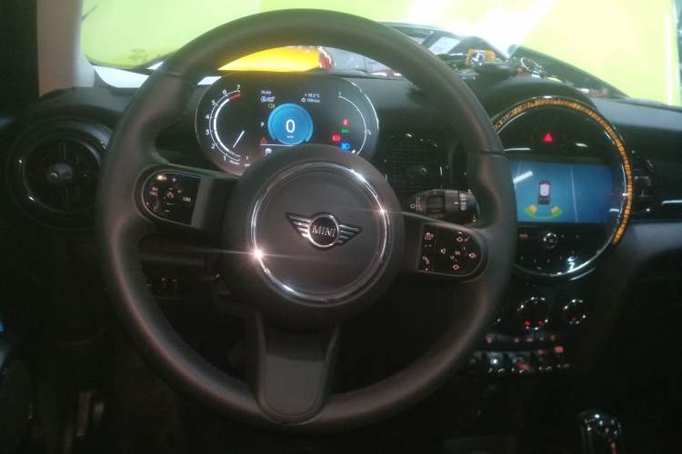 Used MINI MINI 2023 Updated 1.5T COOPER Artist Five-Door Edition