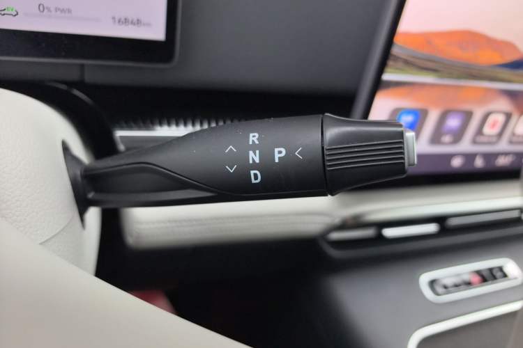 Used VOYAH Dream 2025 PHEV Four-Wheel Drive Excellence Qiankun Edition