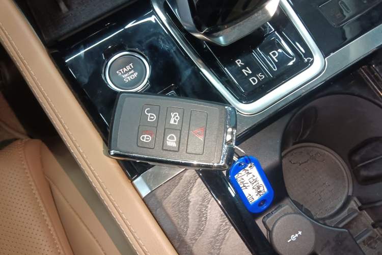 Used Jaguar XFL 2024 2.0T P250 Two-Wheel Drive Prestige Luxury Edition Vehicle Key