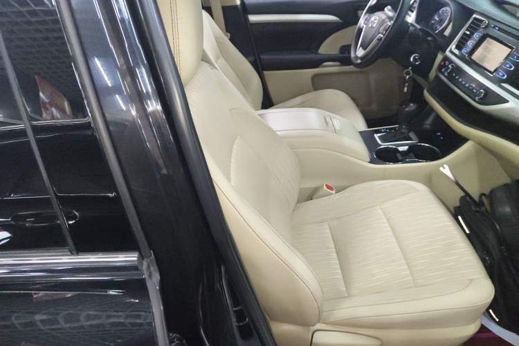 Used Toyota Highlander 2018 2.0T Two-Wheel Drive Elite Version 5 Seats China VI Standard