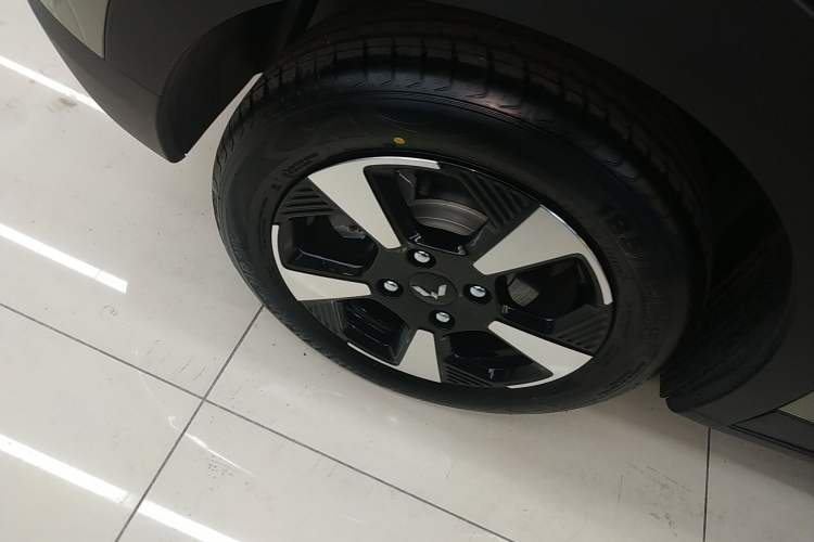 Used Wuling Bingo PLUS 2024 510 km Flagship Edition Four-Seater Version
