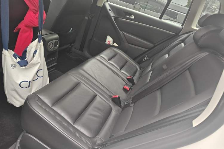 Used Volkswagen Tiguan 2015 1.8TSI Automatic All-Wheel-Drive Luxury Model Left Rear Seat