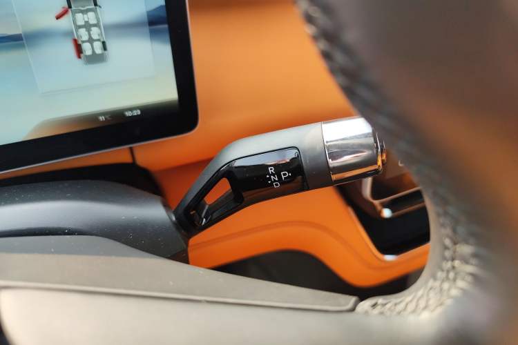 Used Geely Galaxy LEVC L380 2024 140-Degree 6-Seater All-Wheel-Drive Ultra