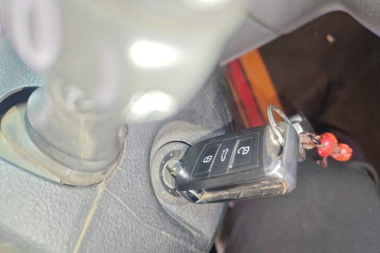 Used SAIC MAXUS Xintu V80 2019 2.5T Classic Version 6-Speed Manual – Aoyuntong Modified Long Wheelbase Mid-Height 7-Seater