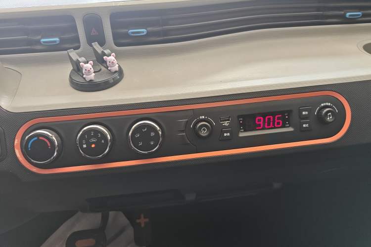 Used Wuling Hongguang MINIEV 2020 Zizai Version Lithium-NMC Audio And AC Panel