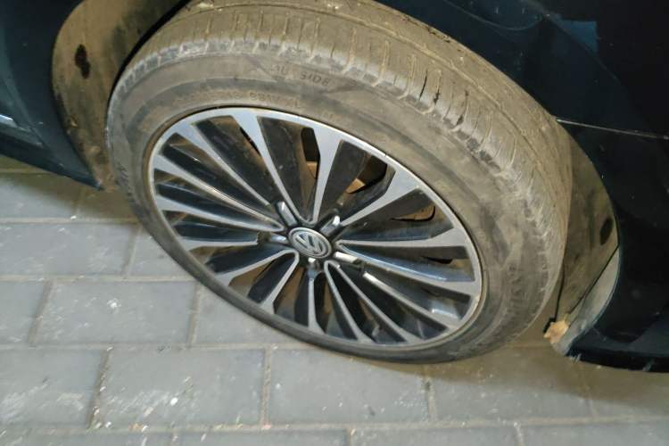 Used Volkswagen Passat 2017 330TSI DSG Prestige Edition Right Front Wheel Hub