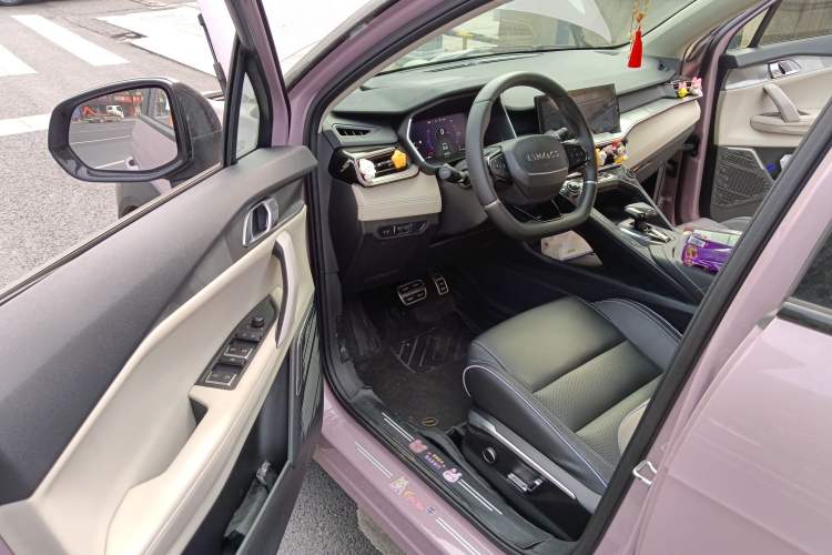 Used Lynk & Co 06 2021 1.5T Shero Pink Special Edition