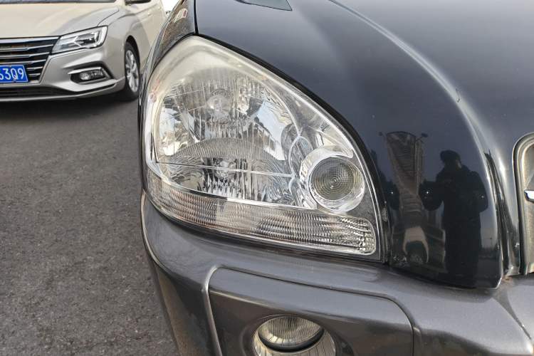 Used Hyundai Tucson 2009 2.0L Manual Two-Wheel Drive Fashion Edition
