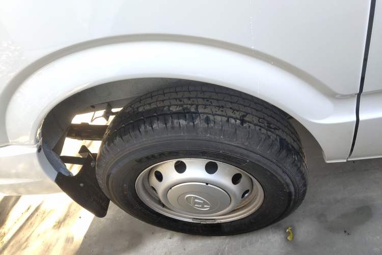 Used SAIC MAXUS Xintu V80 2025 Value Edition Aoyuntong 2.0T Manual Short Wheelbase Mid-Height 127 Ps 5/6 Seats