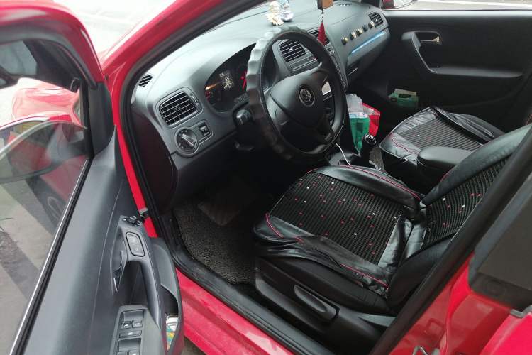 Used Volkswagen Polo 2014 1.4L Manual Fashion Edition