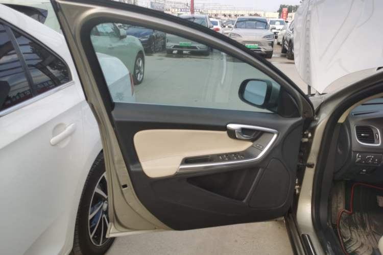 Used Volvo V60 2014 T5 Zhiyi Edition