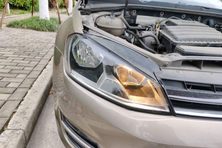 Used Volkswagen Golf 2017 1.6L Automatic Comfort Million-Vehicle Anniversary Edition Right Front Headlight