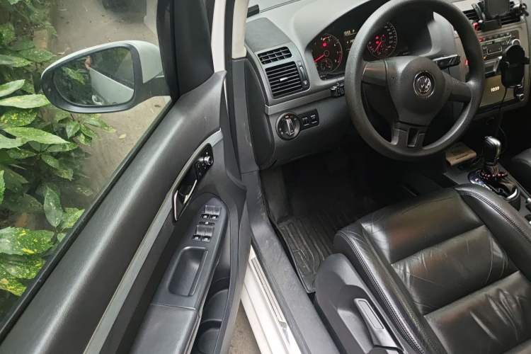 Used Volkswagen Touran 2013 1.4T DSG Crystal Edition 5-Seater Driver Seat