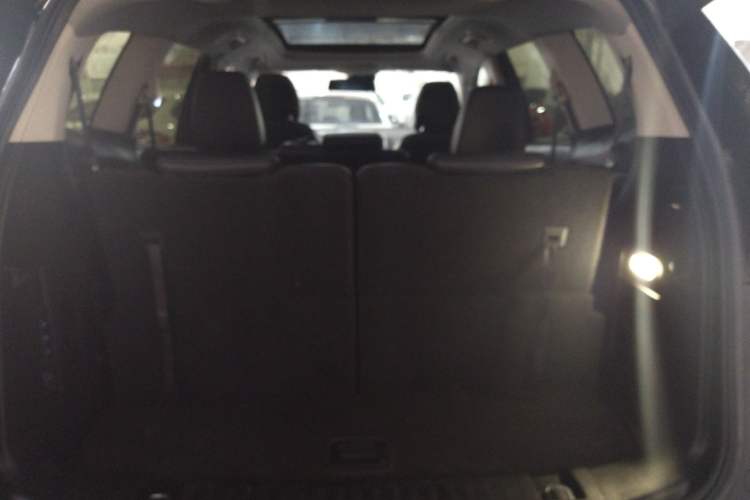 Used Ford Edge 2015 2.0T GTDi 4x4 High-Grade Model Trunk