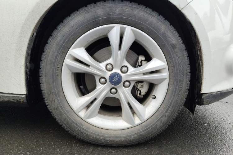 Used Ford Focus 2012 Sedan 1.6L Automatic Fashion Edition Right Front Wheel Hub