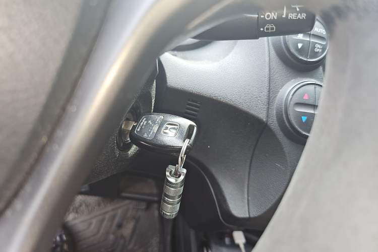 Used Honda Fit 2011 1.5L automatic panoramic sunroof version
