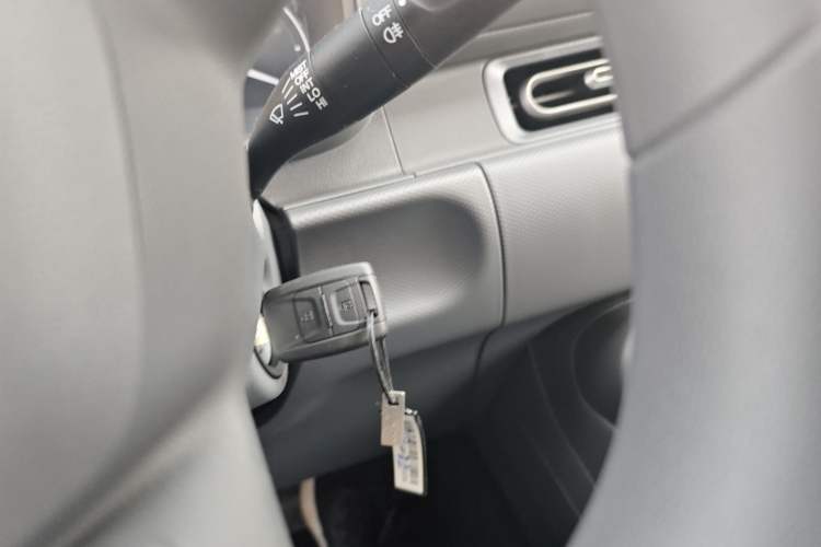 Used Wuling Hongguang New Energy 2025 Extended-Range Hybrid 50 km Standard Version Vehicle Key