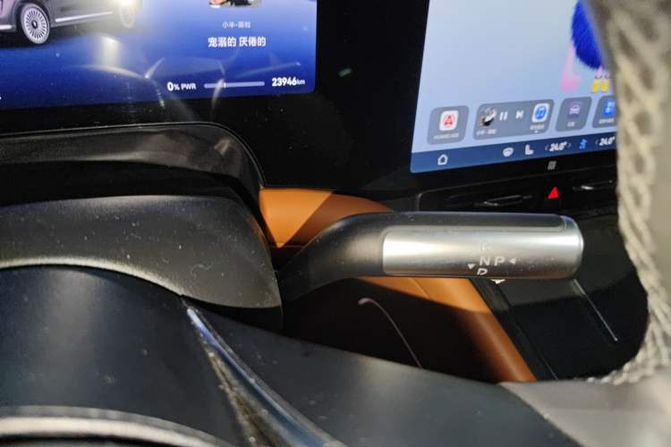 Used Hima AITO M9 2024 Range-Extended Max Edition 42 kWh 6-Seater Version Gear Lever