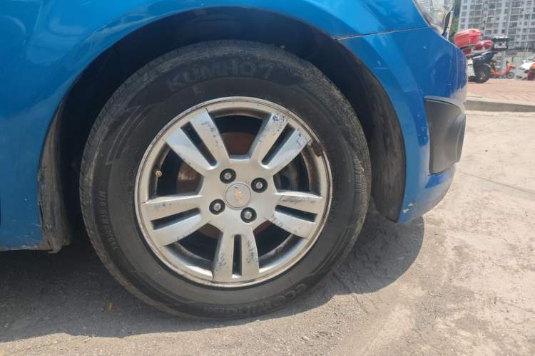 Used Chevrolet Aveo Sonic 2011 Sedan 1.4L MT SL
