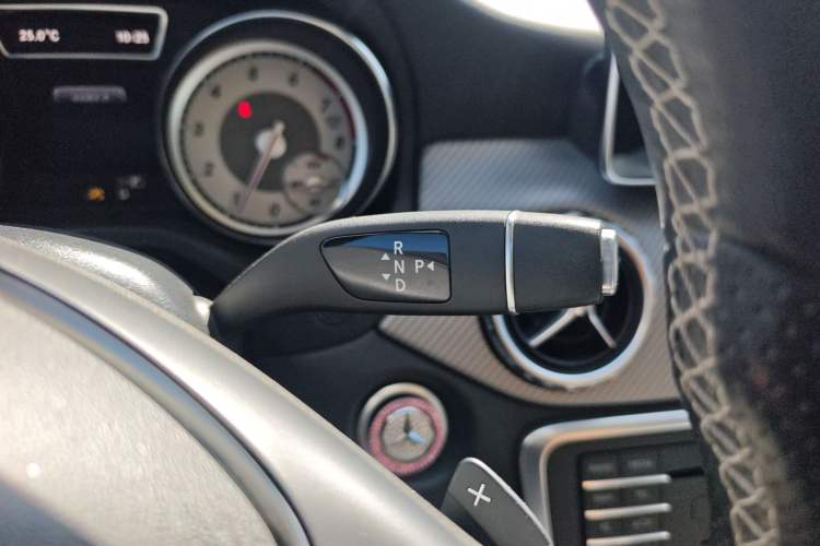 Used Mercedes-Benz GLA 2016 GLA 200 Fashion Model Gear Lever