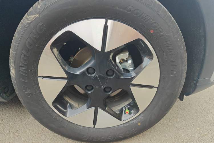 Used Geely Galaxy Geome 2025 UP 410km Exploration Edition Right Front Wheel Hub