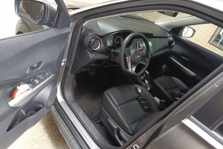 Used Nissan Kicks 2021 1.5L XV CVT Smart Connect Luxury Edition Driver Seat