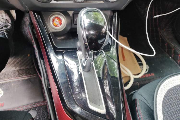 Used Nissan Lannia 2016 1.6L CVT Smart Cool Edition Gear Lever