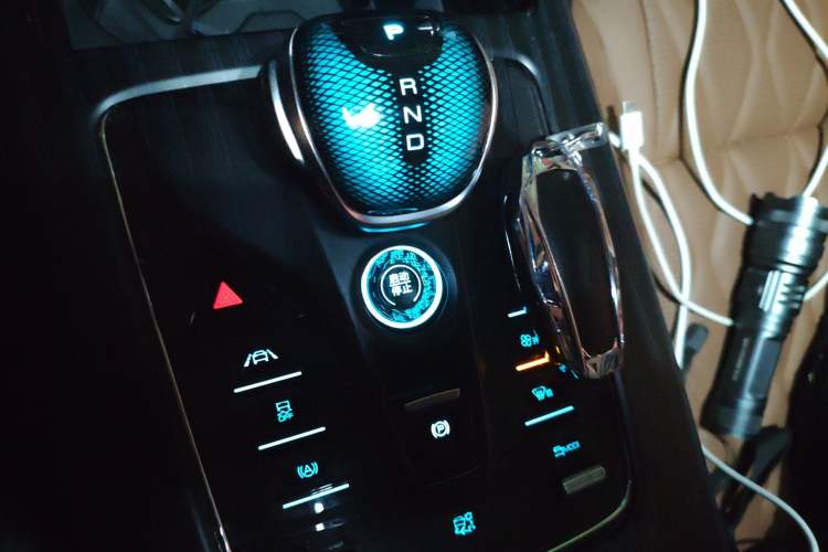 Used BYD Tang New Energy 2023 DM-i Champion Edition 112KM Prestige Model Gear Lever