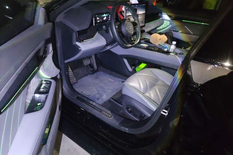 Used Zeekr 001 2023 WE Edition 86 kWh Driver Seat