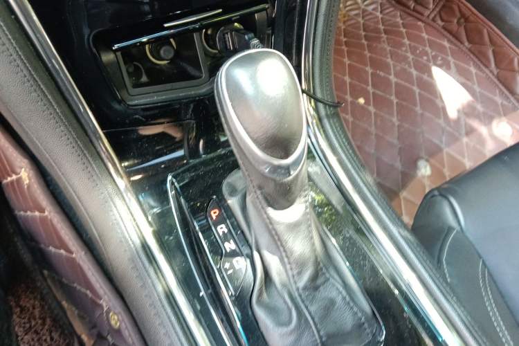 Used Cadillac ATS-L 2017 28T Fashion Edition Gear Lever