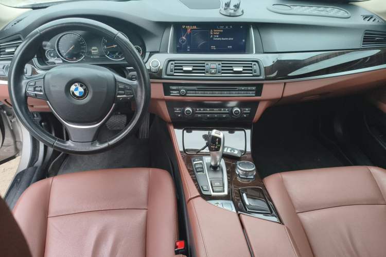 Used BMW 5 Series 2017 528Li Leading Model Center Console