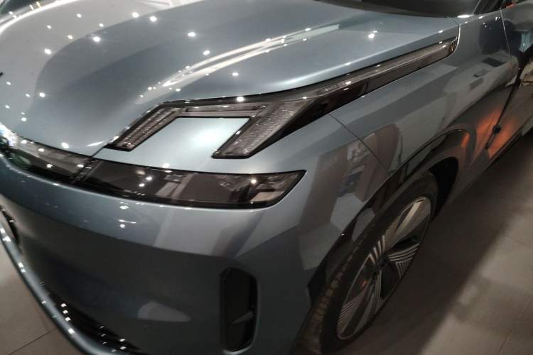 Used Lynk & Co 08 EM-P 2025 220 km All-Wheel-Drive Performance Halo