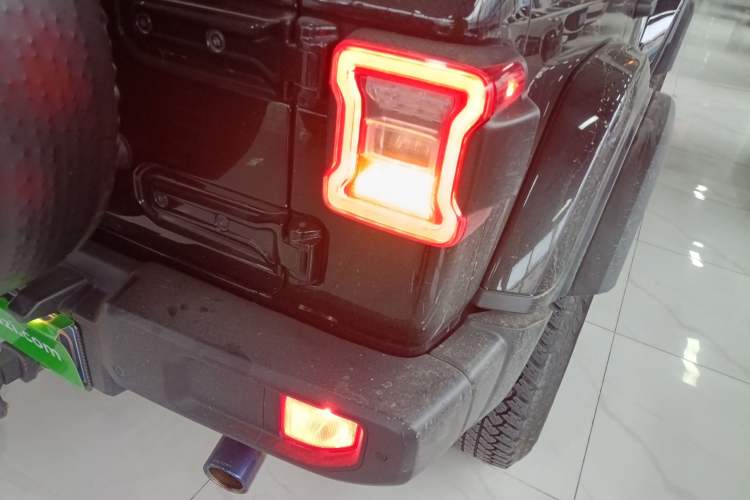 Used Jeep Wrangler 2019 2.0T Sahara Four-Door Version China VI Emission Standard