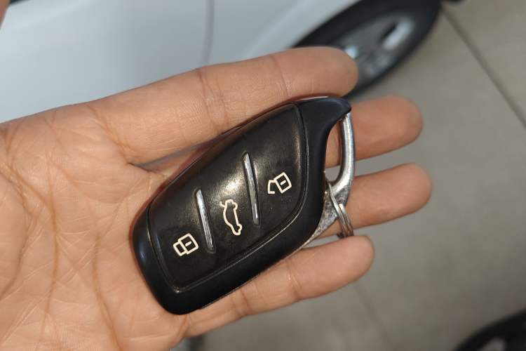 Used Roewe Clever 2021 302 km New Four-Seater Super-Efficient Version