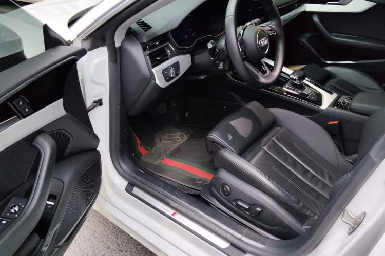 Used Audi A5 2023 Sportback 40 TFSI quattro Luxury Dynamic Edition Driver Seat