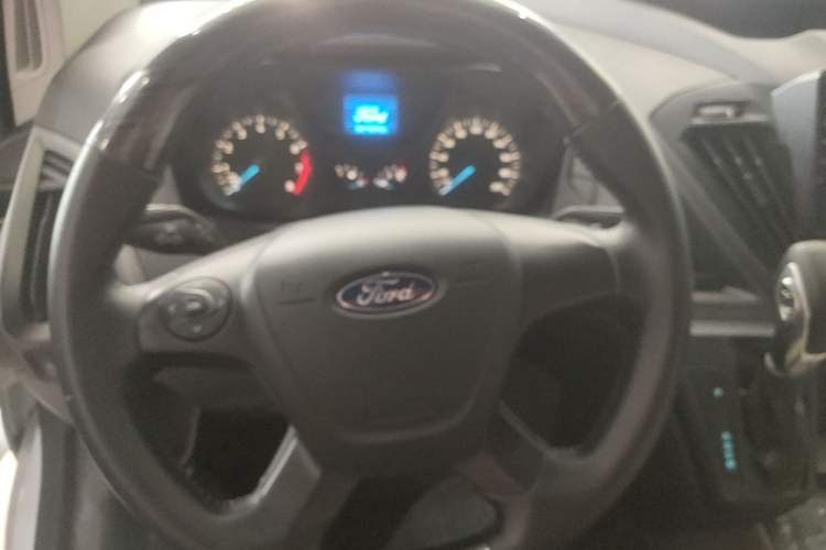 Used Ford Transit 2019 2.0T Gasoline Automatic Multi-Function Commercial Vehicle Short Wheelbase Low Roof 6-Seater China VI Standard

