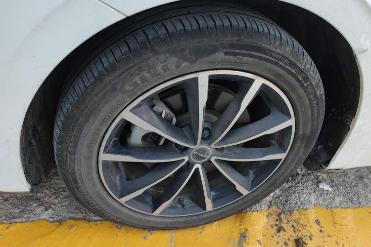 Used Roewe D7 2025 DMH 125km World Champion Edition Left Front Wheel Hub