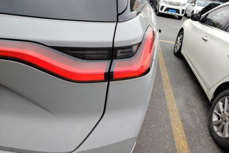 Used Nio ES8 2020 450 km Range 6-Seater Version Right Rear Taillight