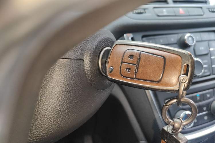 Used Buick Encore 2015 1.4T Automatic Two-Wheel Drive Urban Elite Version
